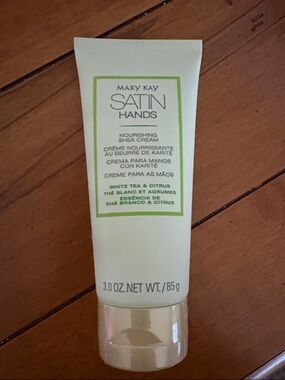 Mary Kay white tea and citrus Satin Hands® Nourishing Shea Cream hand cream